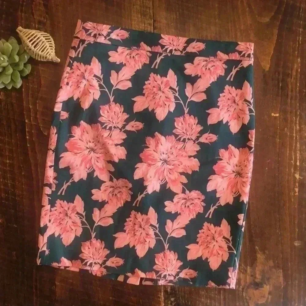 J. Crew Mercantile | Coral & Green Floral Pencil Skirt